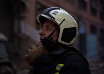 РФ массированно атаковала Херсон: горели жилые кварталы, часть города без света