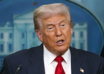 Двойная игра Трампа: как США спасают Украину за спиной у Путина