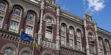 НБУ в шестой раз подряд сохранил учетную ставку на уровне 15,5%.