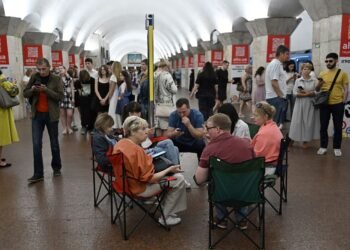 Украинцы готовы терпеть войну столько, сколько нужно? Что показал опрос КМИС