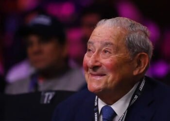 Боб АРУМ: «Что это за ужасное судейство? Он выиграл – это несправедливо»