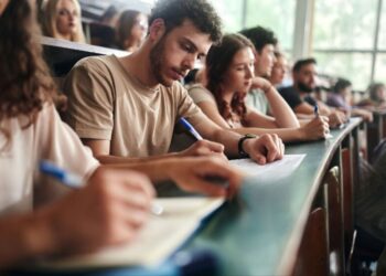 В Украине массово отчисляют студентов: названа рекордная цифра