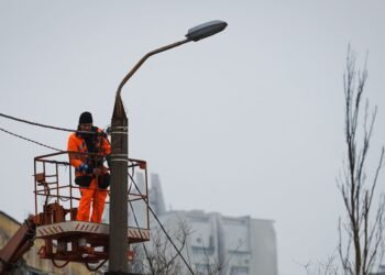 В шести областях перебои со светом, по всей Украине будет больше отключений