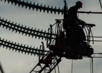 Темрява замість світла: в Києві та області запровадили тривалі знеструмлення  