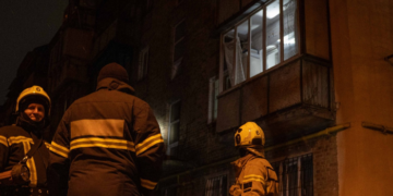 Сотні рятувальників серед руїн: що відбувалось у Києві після потужної атаки, – ФОТО