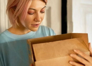 Заказывать с AliExpress станет дороже: порог налога на посылки снова понизят