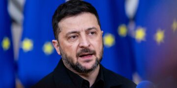 Зеленский о вопросе территории: честно – стоять там, где стоим