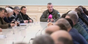 Ситуація в Києві залишається складною: Кличко скликав комісію з питань ТЕБ та НС