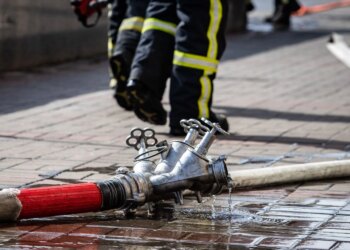 Пожежа сталася в офісі на столичному Хрещатику: є обвал перекриття та сильне задимлення