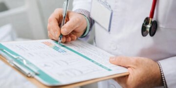 В Одессе будут судить врача за смерть 18-летнего студента от аллергической реакции