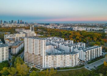Массовые рейды по квартирам в Польше: за что украинцев могут лишить субсидий и жилья
