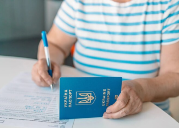 Польша лишит украинцев временной защиты: как остаться в стране легально