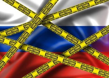 Санкции обвалили экономику России: добыча нефти падает, а курорты потеряли миллионы туристов