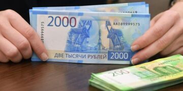 Бюджетные дыры будут латать деньгами россиян: семь регионов РФ запускают “народные облигации”