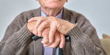 Деньги на уход: кто из пенсионеров получит новую надбавку