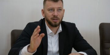 Нардепы до большой войны получали в “конвертах” и до 20 тысяч долларов в месяц, – САП