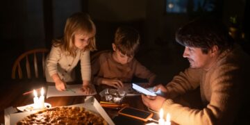 Отключения по всем областям: в “Укрэнерго” определялись с графиками на 11 января