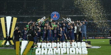 Трофей ПСЖ и Забарного, гол Роналду, ассист Малиновского, новый коуч Карпат