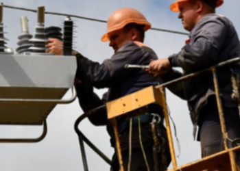 Блекаут триває: в центрі Києва зникло світло й зупинився громадський транспорт