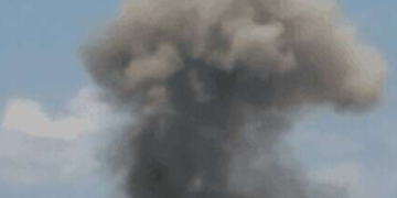 Сильні обстріли, чорний дим і сирени: на Київщині оголошена небезпека