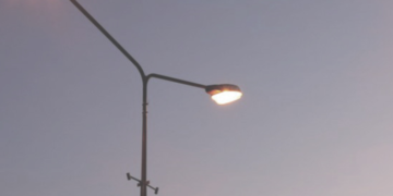 На вулицях Києва вдень світять ліхтарі: КМДА пояснила причину, – ФОТО