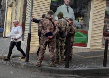 ТЦК официально запретили задерживать людей: суд вынес решение по “уличной мобилизации”