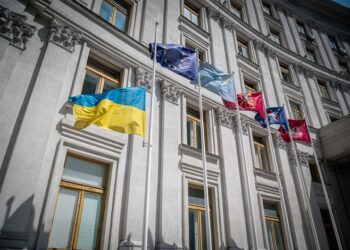 Украина получит первый транш кредита ЕС на €90 млрд не позднее второго квартала 2026 года.