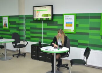 ПриватБанк отменит абонплату для украинцев: названо условие для “нулевого” тарифа