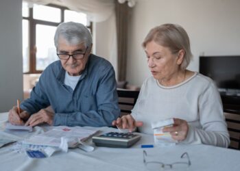 Пенсионеров разделили на четыре группы: кому добавили 2340 гривен, а кому – только 46