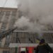 Пів сотні людей з дитиною евакуювали з готелю на столичному Хрещатику через пожежу: вогонь загасили