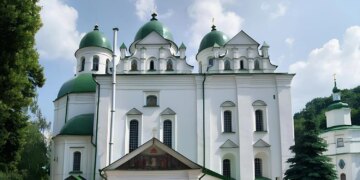 Розтратив 666 000 гривень на реконструкції келії Флорівського монастиря: ще одному посадовцю КМДА оголосили підозру