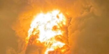 Враг нанес удар по Запорожью: пожар, обесточенные районы и выбитые окна