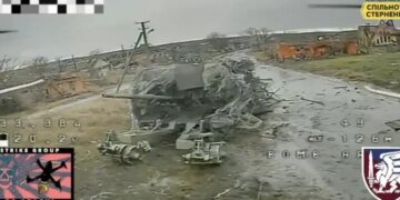 Осталась куча металла и пепла: возле Ямполя украинские военные уничтожили вражеский танк. ВИДЕО