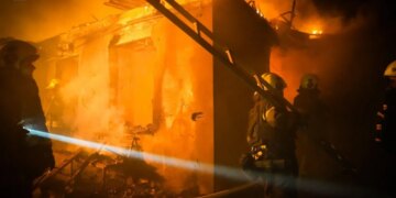 Ночная атака России на Одесскую область: повреждены лицей и объект энергетической инфраструктуры, двое раненых. ФОТО