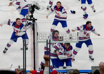 США здобули олімпійське золото з хокею, перемігши Канаду в овертаймі
