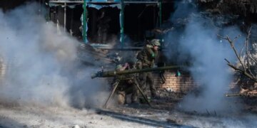 Бои не утихают: украинские военные отразили десятки штурмов на востоке и юге