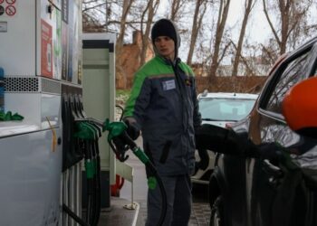 Водителей пугают топливным кризисом: что на самом деле происходит на АЗС