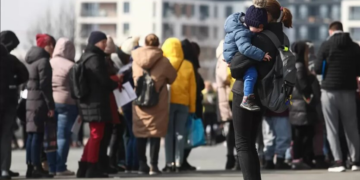 Работа, выплаты, жилье: стоит ли украинцам менять Польшу на Германию