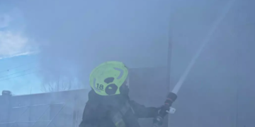 Сильне задимлення на Київщині: рятувальники оточили місце події, – ФОТО