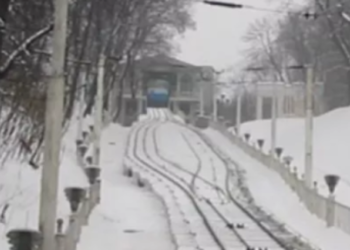 Рух пасажирів заблоковано: в Києві зупинився підйомник