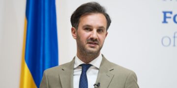 “Второсортный” орден для министра из Германии: в МИД ответили на скандал в СМИ