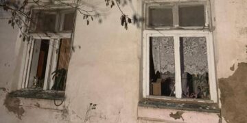 В Одессе тревога звучала почти всю ночь: в домах и учебных заведениях выбиты окна (фото)