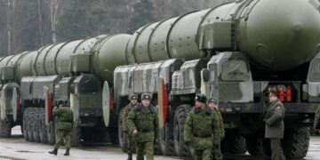 Почему РФ бьет баллистикой днем и чем на самом деле опасен “Орешник”: разбор