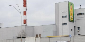 Мільйонні збитки у столиці: маргариновий завод звинувачують у незаконних викидах