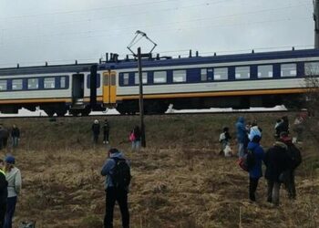 Небезпечна зупинка: електричку з Києва евакуювали через ворожі удари