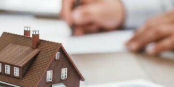 Схема на $45 тисяч: у Києві поліціянт намагався привласнити квартиру померлого