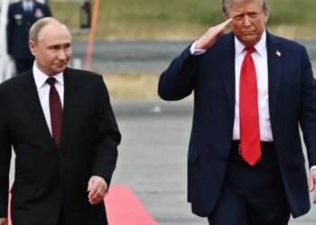 “Выглядит жалко”: политика Трампа одновременно ослабляет и спасает позиции Путина, – NYT