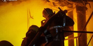 Россия снова атаковала Одессу: вспыхнули масштабные пожары. ВИДЕО