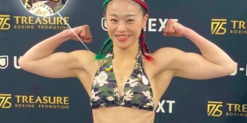 Японська боксерка вийшла з українською символікою на зважування перед титульним боєм