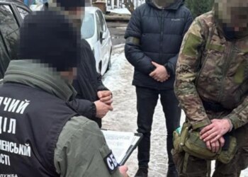 В Ровно мужчина в военной форме заложил бомбу возле кафе